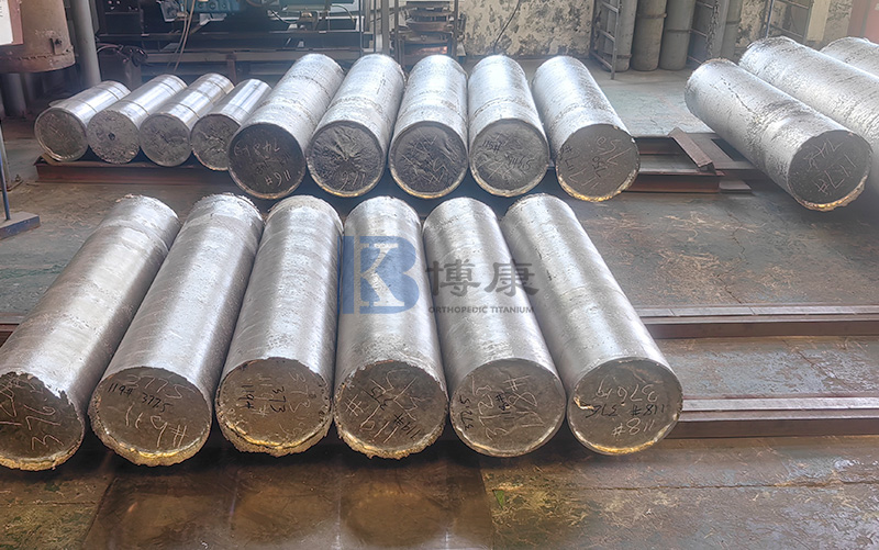 Precise operation of melting titanium ingots